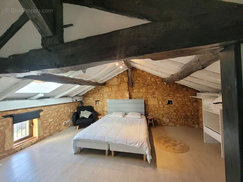 Maison à MAUZAC-ET-GRAND-CASTANG