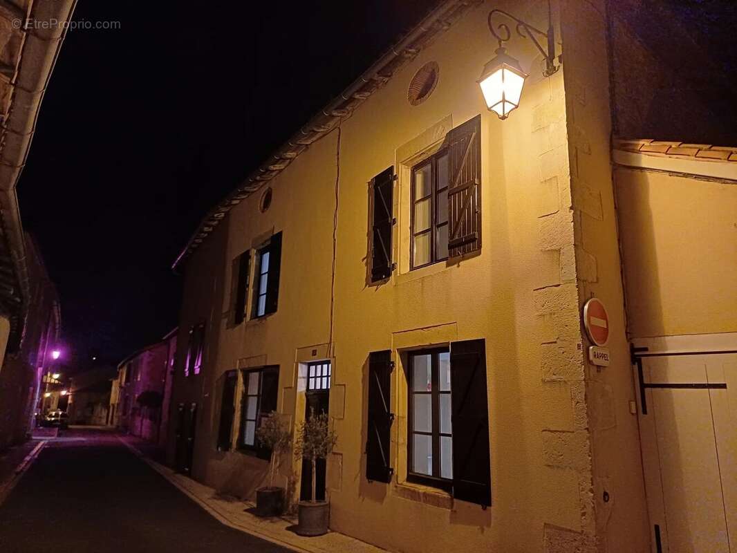 Maison à NANTEUIL-EN-VALLEE