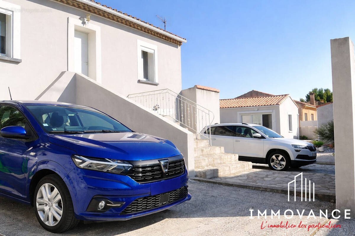 Possibilité de garer 3 voitures  - Maison à PLAISSAN