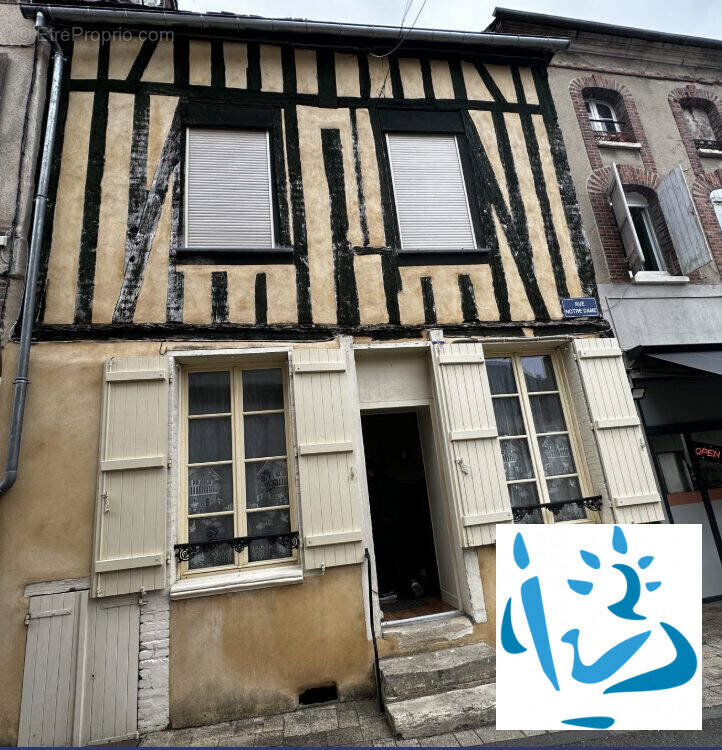 Maison à SAINT-JULIEN-DU-SAULT