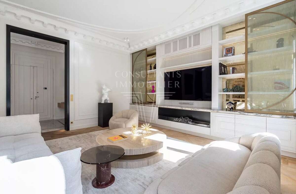 Appartement à PARIS-16E