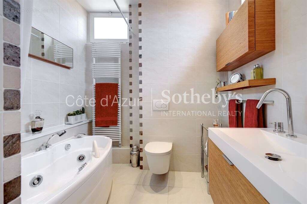 Appartement bourgeois Belle Époque avec vue mer au centre de Cannes - photo 13
