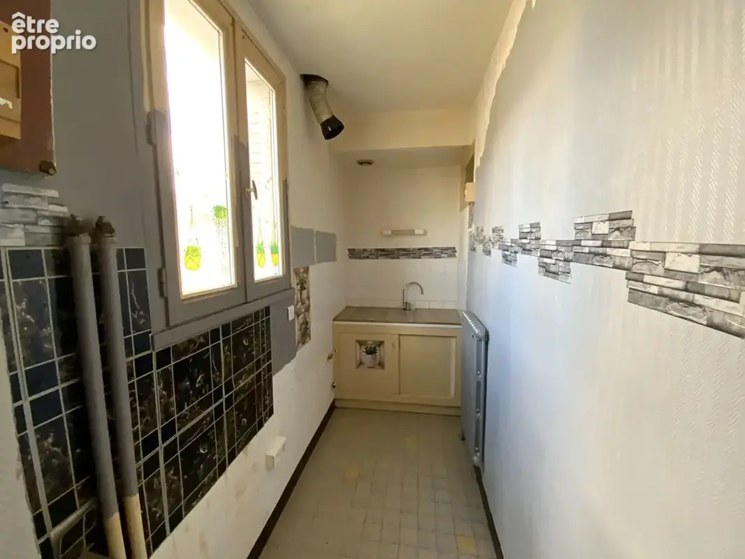 LE CREUSOT proche commodités. Immeuble comprenant deux appartements avec garage et dépendances - photo 10