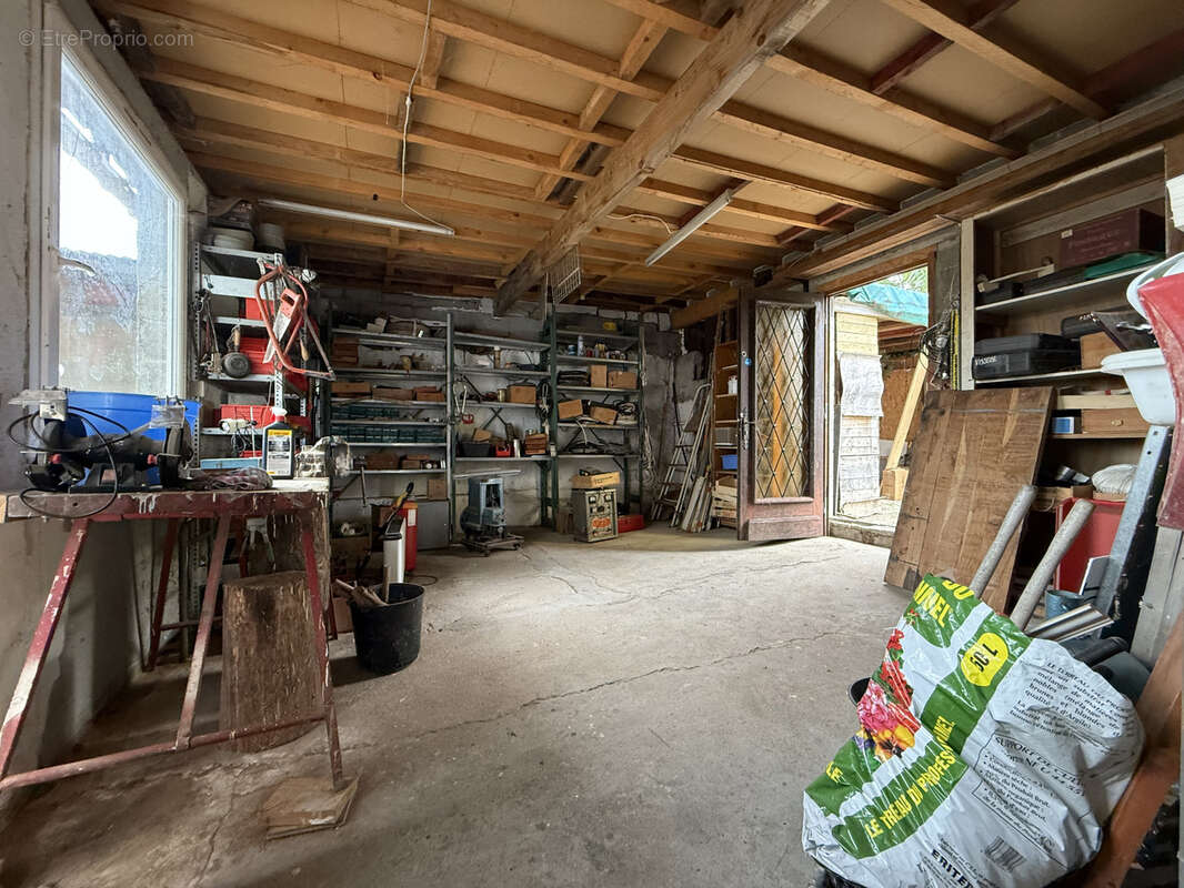 Maison à CREUZIER-LE-VIEUX