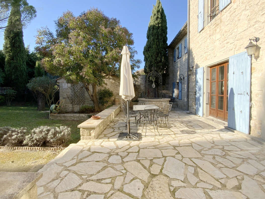 Belle maison de village en pierre avec jardin. - photo 5