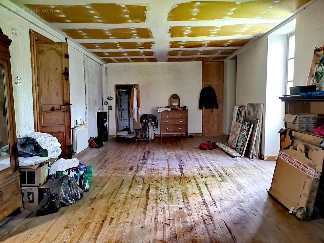 IMG20250502170214edit1755503322418585 - Maison à VIC-FEZENSAC