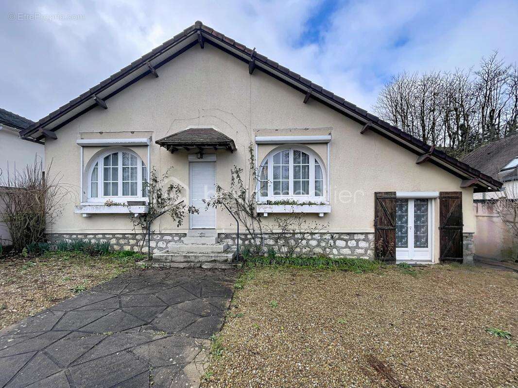 Maison à FERRIERES-EN-GATINAIS