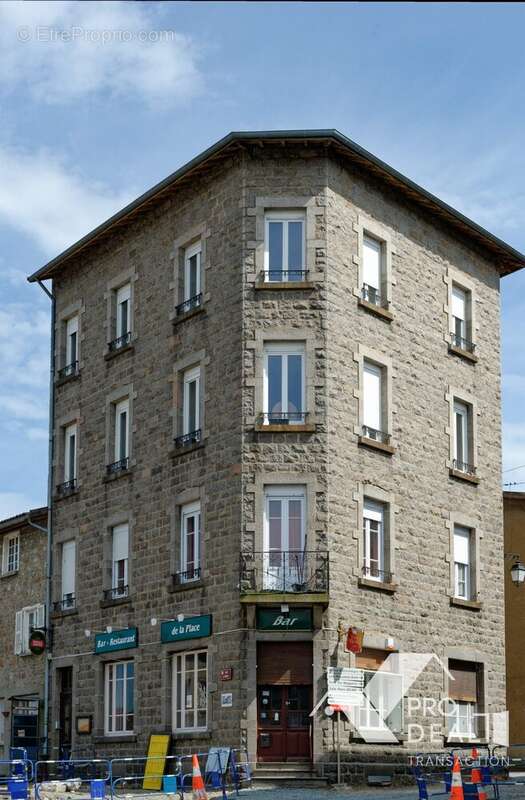 Appartement 568 m² à Haute-Rivoire  - photo 2