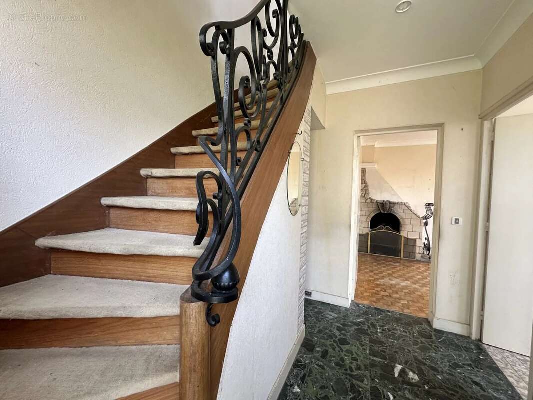 Maison à LE MESNIL-SAINT-DENIS