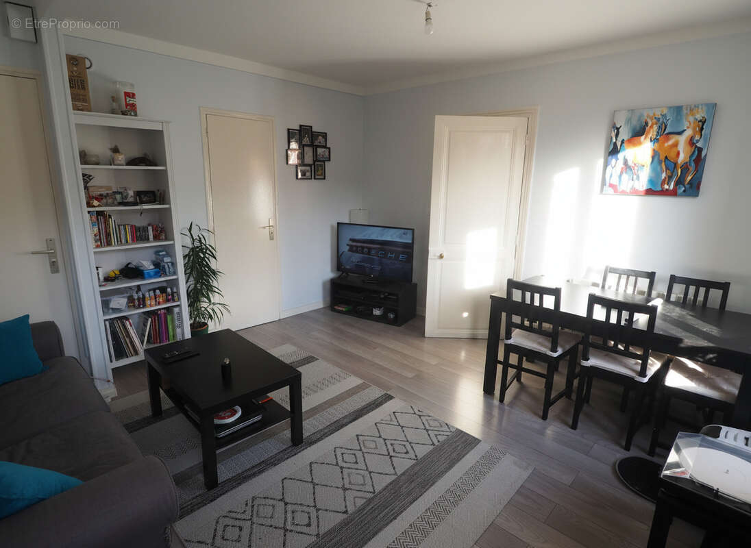 Neauphle le vieux, appartement avec cave, parkings et jardin. - photo 2