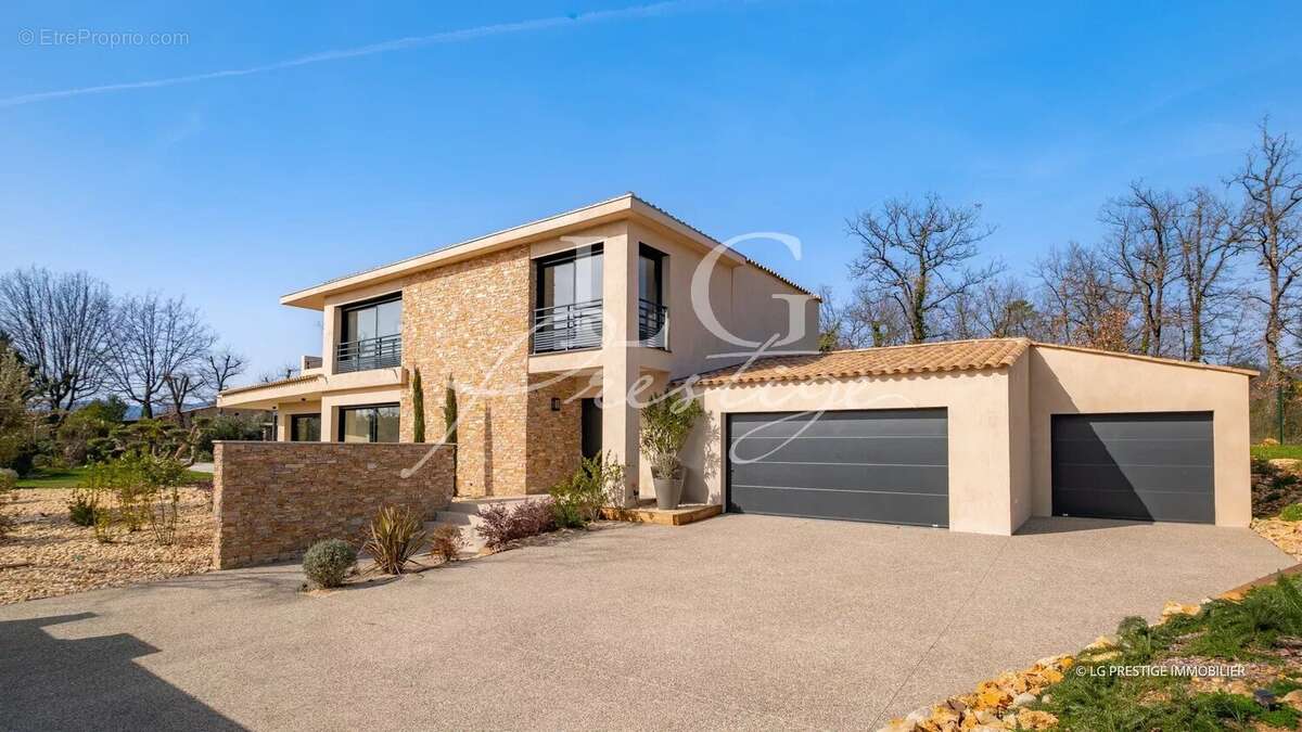 Maison à TOURRETTES