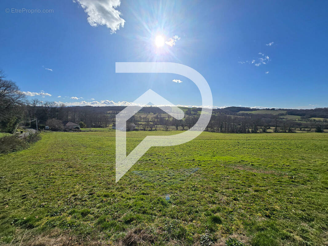 Terrain à CASTILLON(CANTON D'ARTHEZ-DE-BEARN)