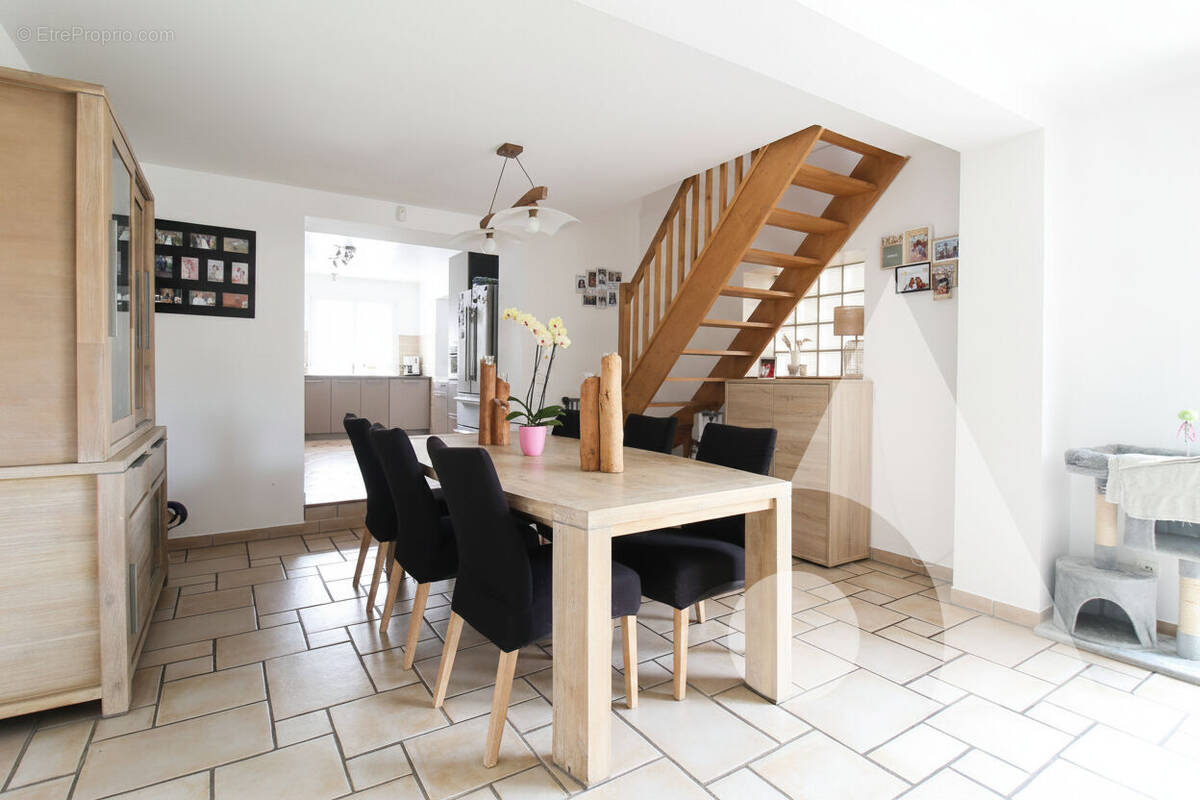 Maison à ESTREES-SAINT-DENIS