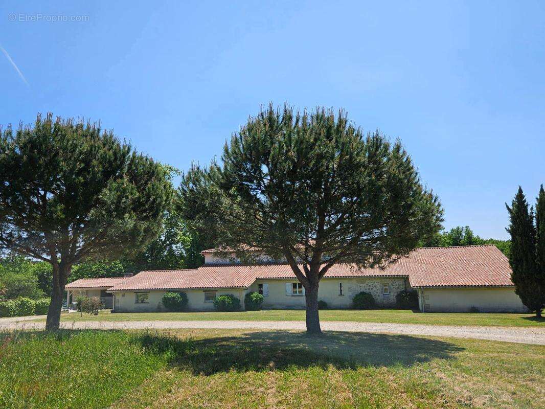 Domaine de 20 ha avec fronsadaise de 280 m² nord libourne - photo 8