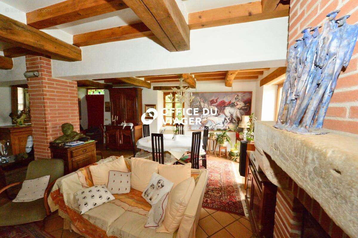 Maison - 6 pièces - 196,03 m² - photo 2