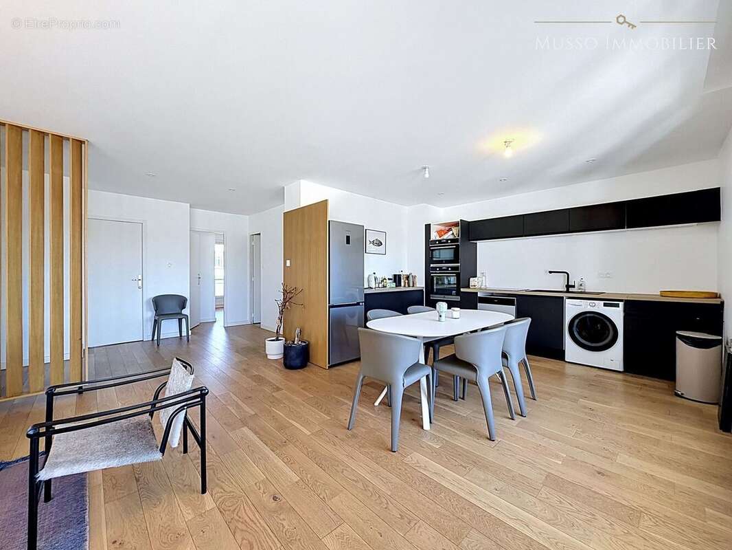 Appartement 82 m² à Marseille-8e  - photo 4