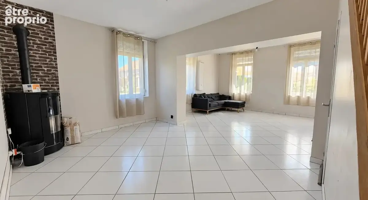 Maison semi-individuelle avec jardin et stationnements - photo 2