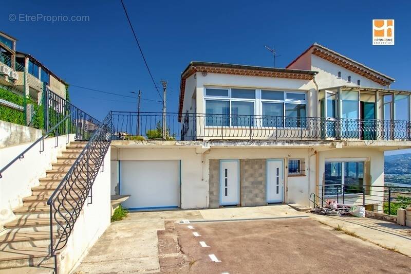 Appartement à SAINT-LAURENT-DU-VAR