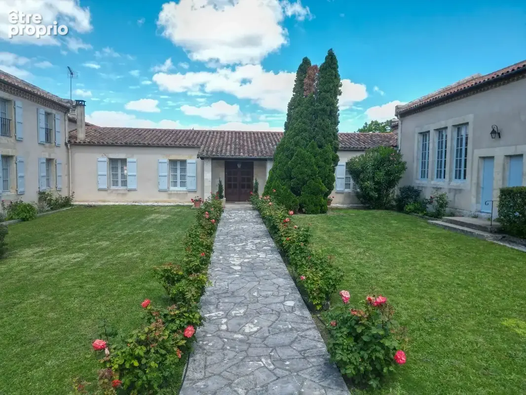 Superbe Ancien Couvent avec Jardins Privés et Piscine - photo 35