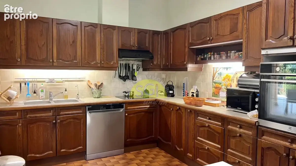 Belle propriété sur un parc arboré de 6 619 m² - photo 9