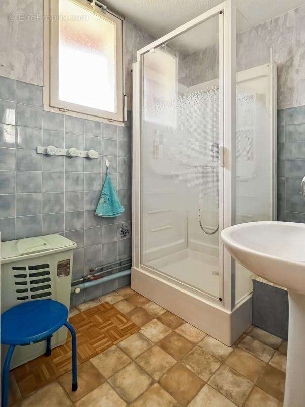 Proche centre, appartement T3 de 67,07 m² avec parking et cellier - photo 5