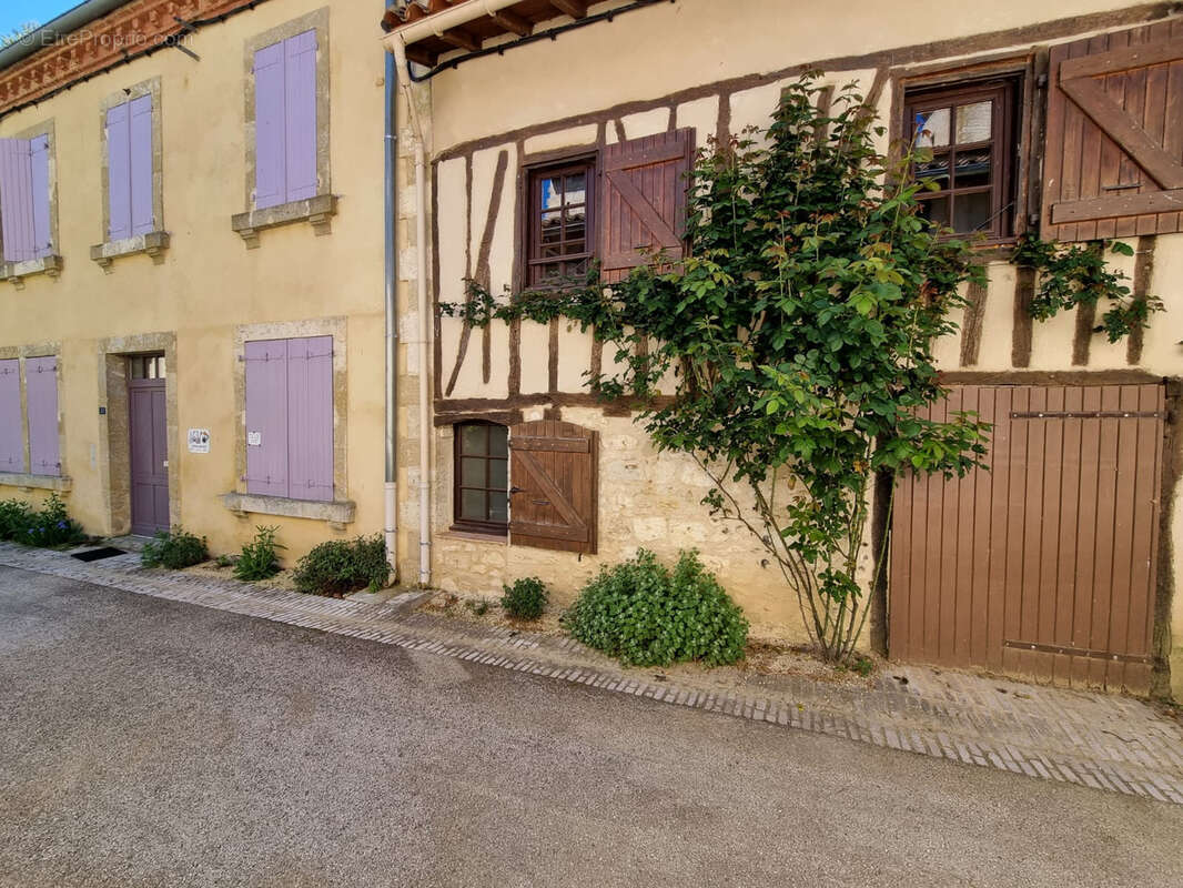 Maison à SARRANT