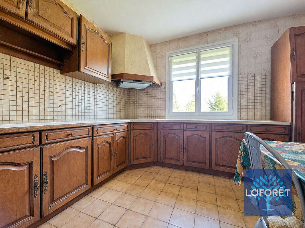 À découvrir sans tarder ! Maison de plain-pied au calme avec grand terrain de 4 250 m² - photo 3