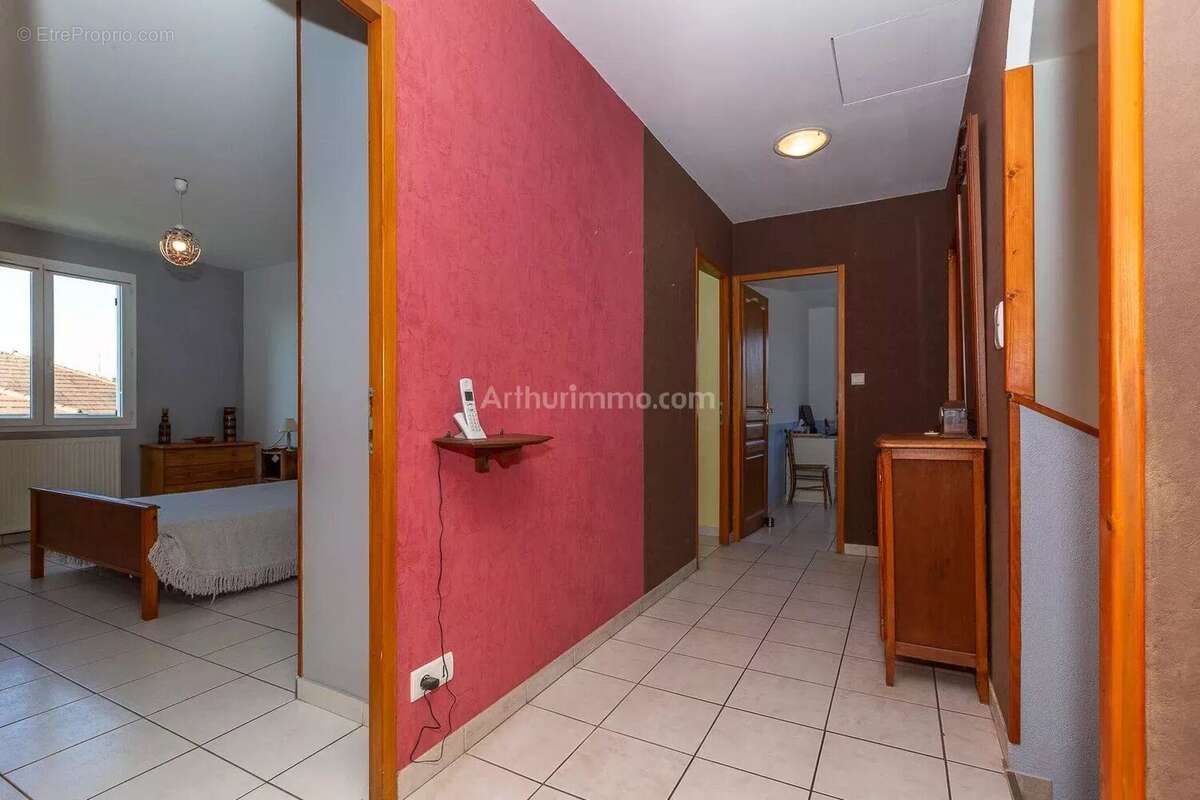 Maison à SAINT-SORLIN-DE-MORESTEL