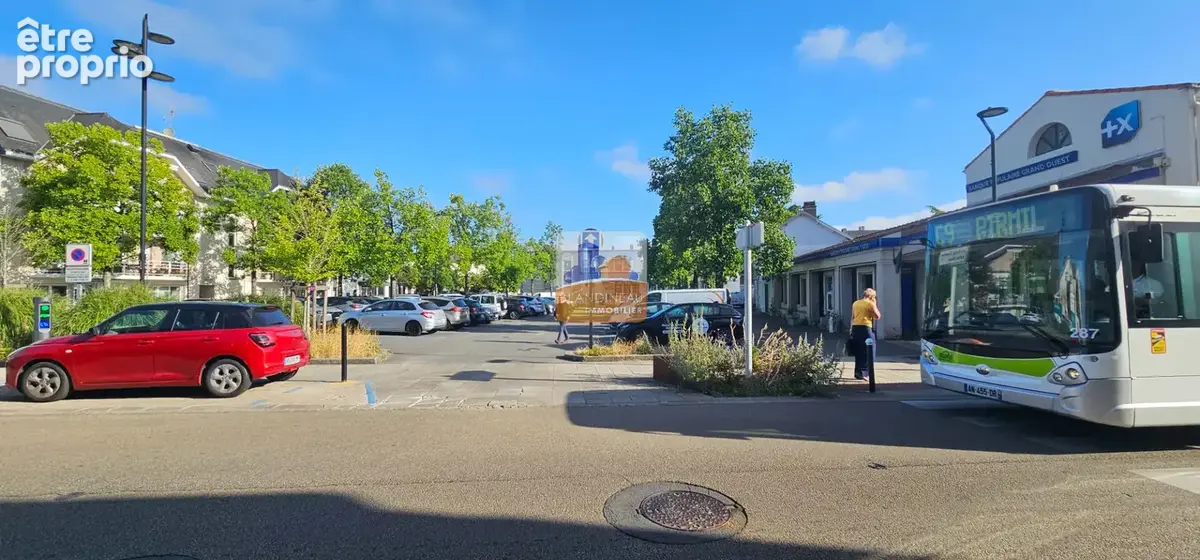 St sebastien sur loire  locataire en place local commercial 132 m2 place cambronne - photo 2