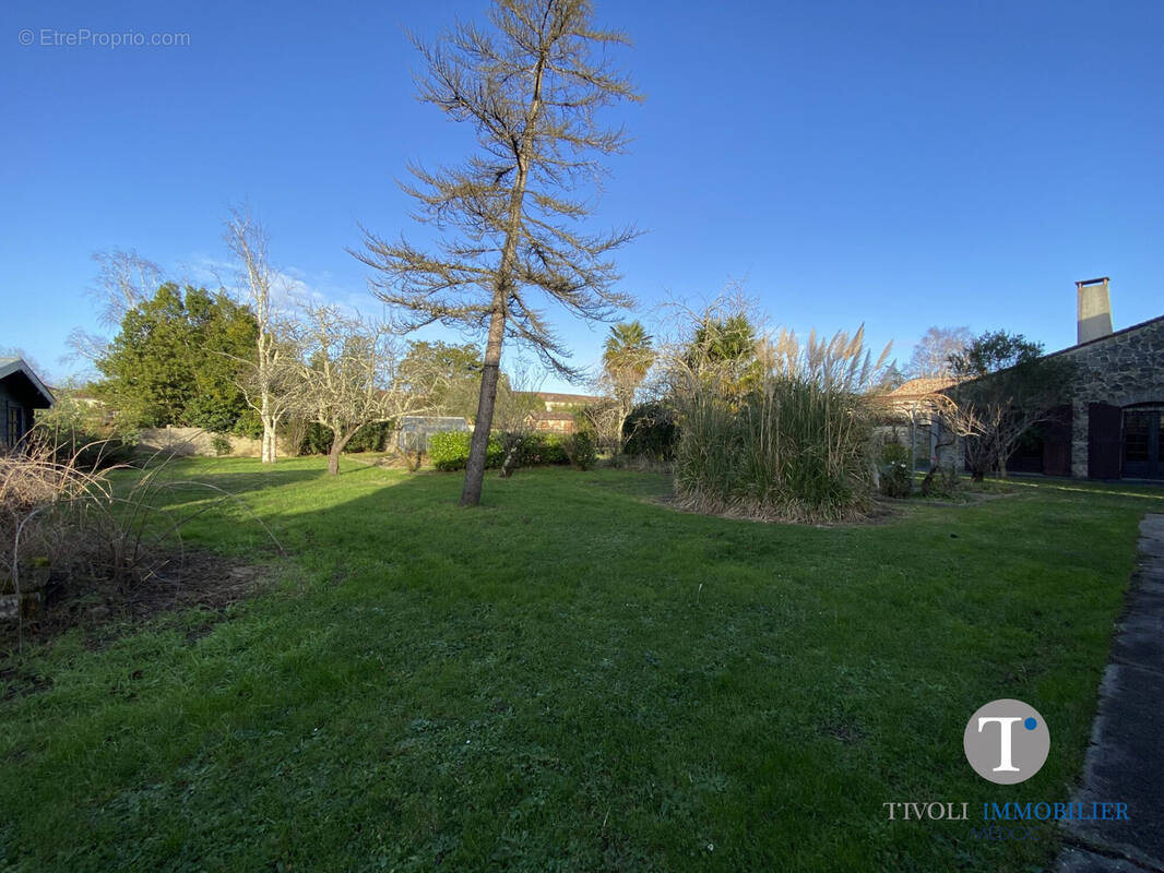 Terrain à LESPARRE-MEDOC