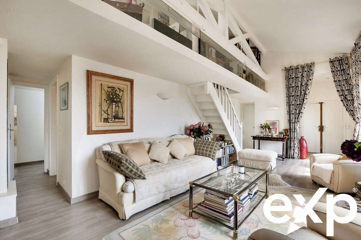 Appartement à PARIS-1E