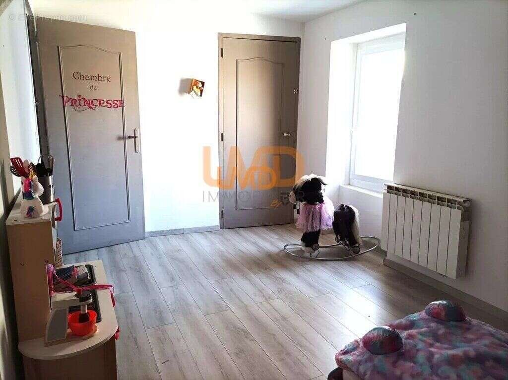 Maison à SAINT-JEAN-DE-SERRES