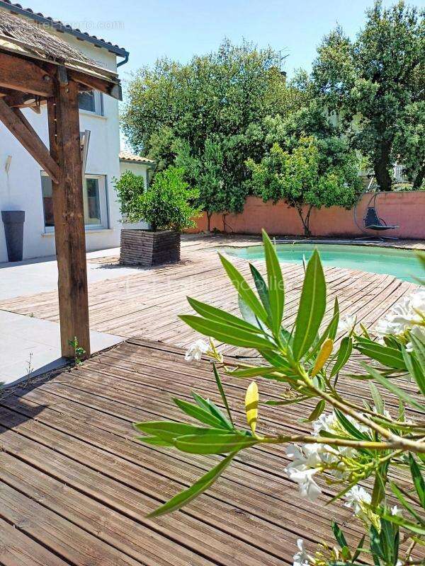 Villa familiale de 195 m² – piscine – double garage - photo 17