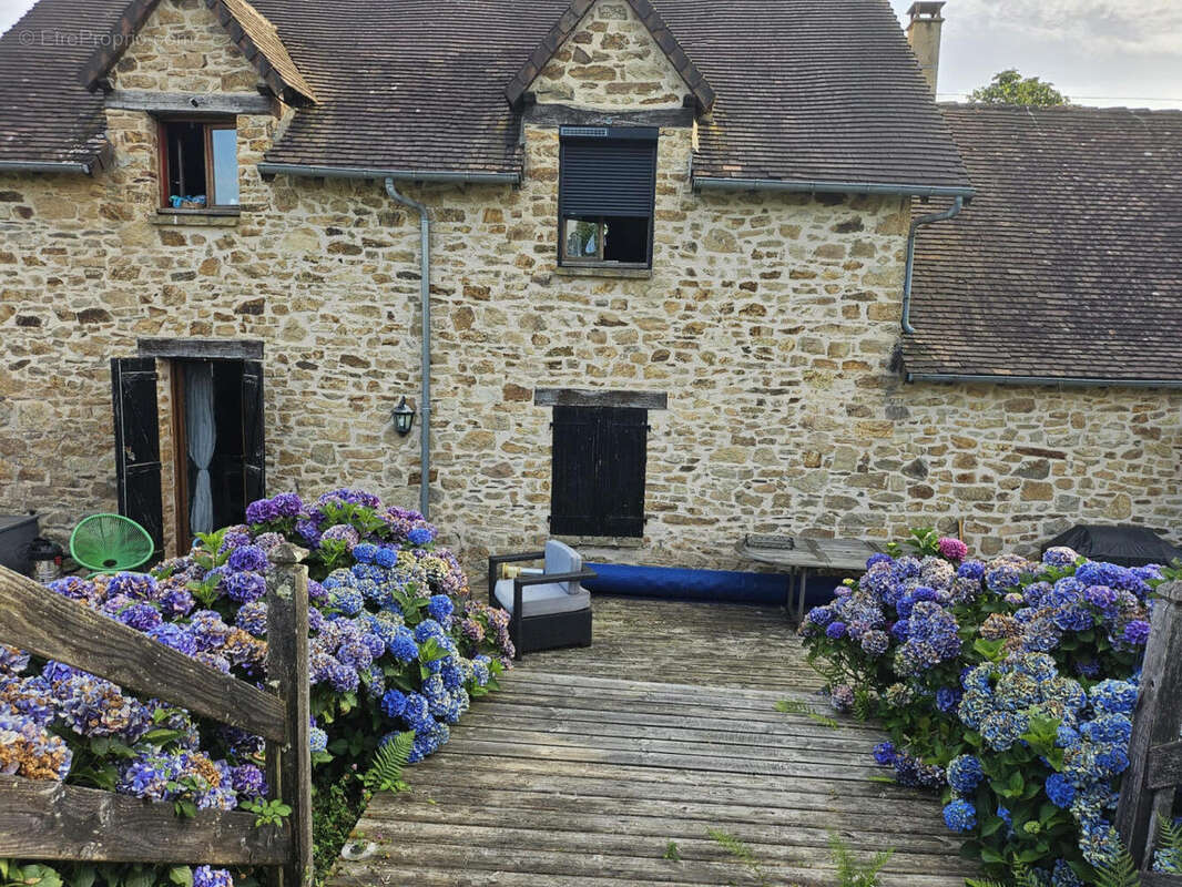 1000025545 - Maison à SAINT-PRIEST-LES-FOUGERES
