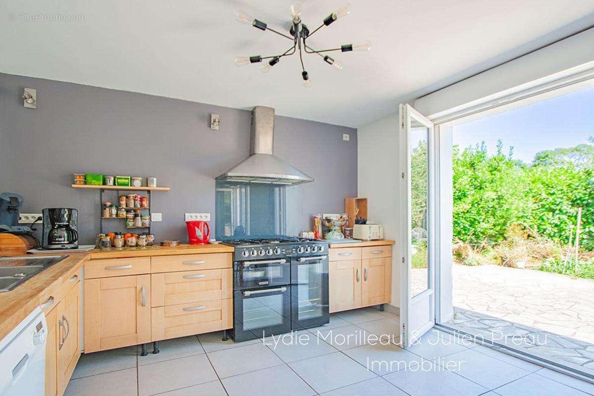 Maison de caractère - Rezé - 6 pièces - Double Garage - photo 8