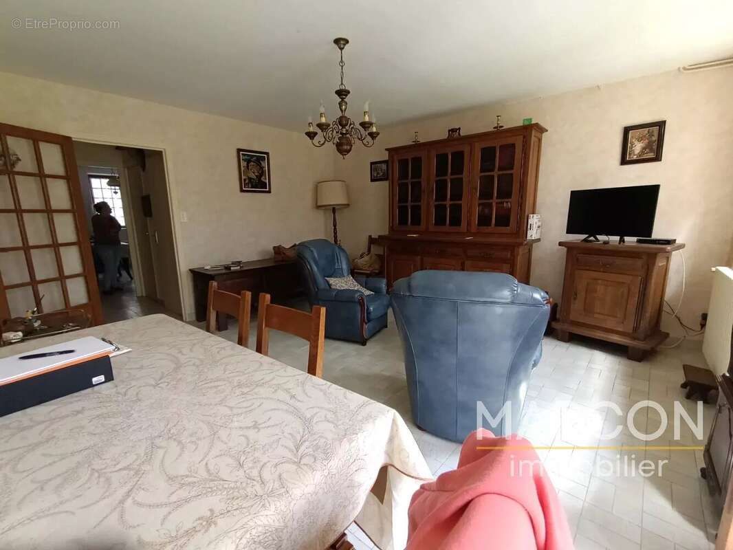 Maison à SAINT-HILAIRE-LE-CHATEAU