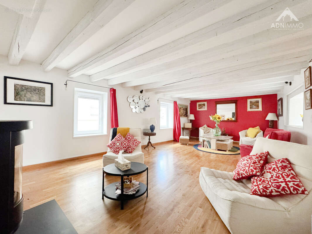 Maison à PERON