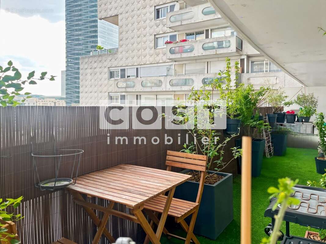 Appartement à COURBEVOIE