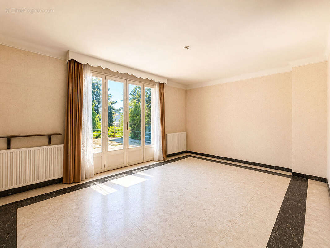 Belle maison avec jardin - photo 2