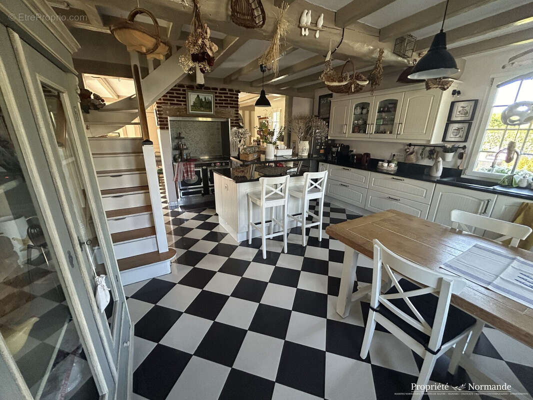 Maison à BOURG-ACHARD