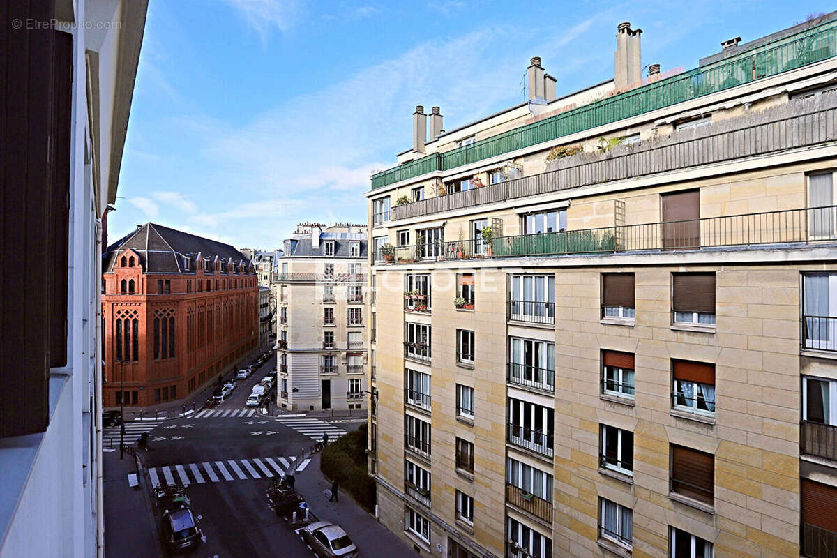 Appartement à PARIS-14E