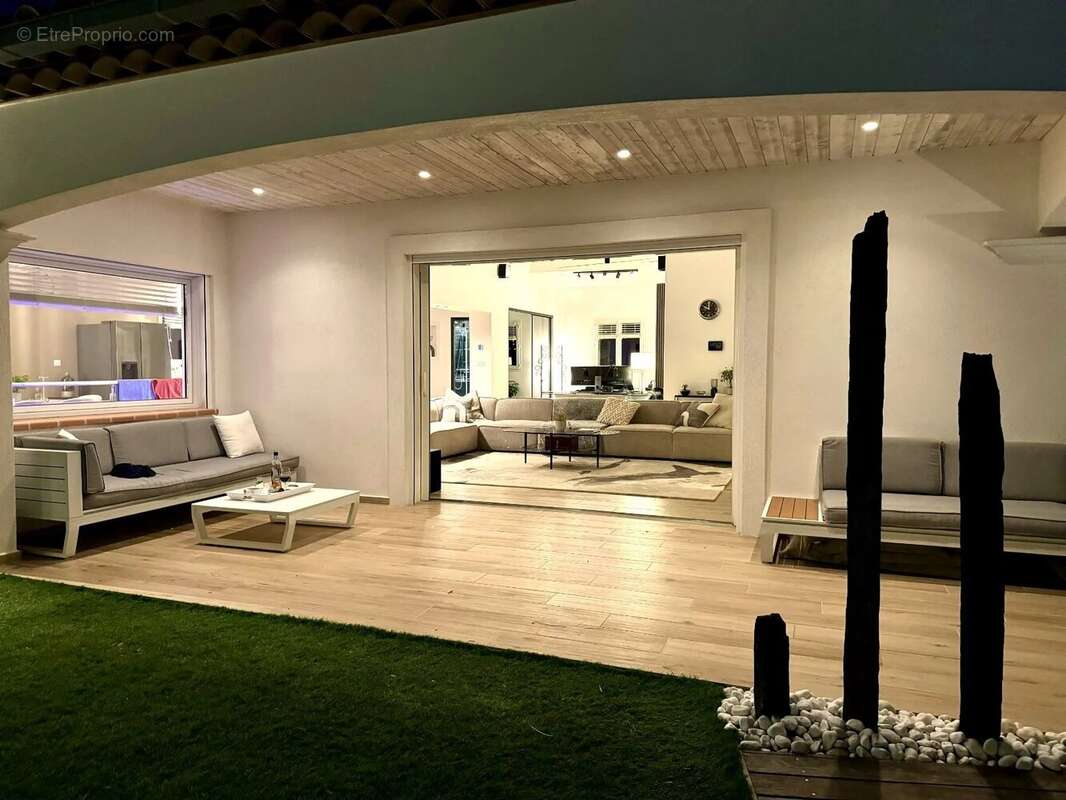 Villa contemporaine rénovée/imaginée par architecte d’intérieur – volumes exceptionnels – Janas - photo 5