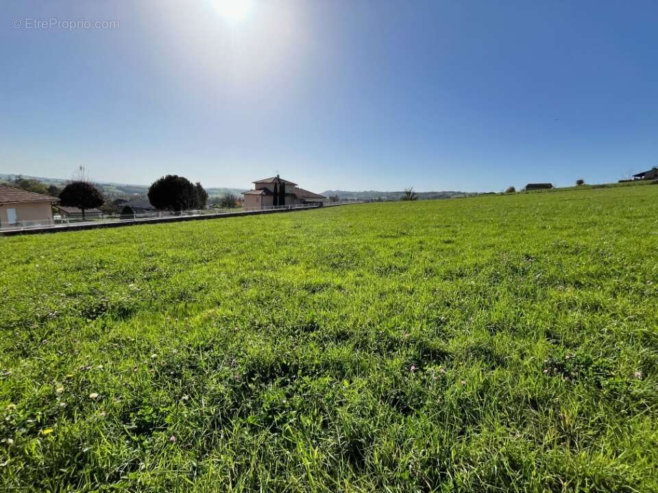 Terrain à SAINT-ETIENNE-DE-MAURS