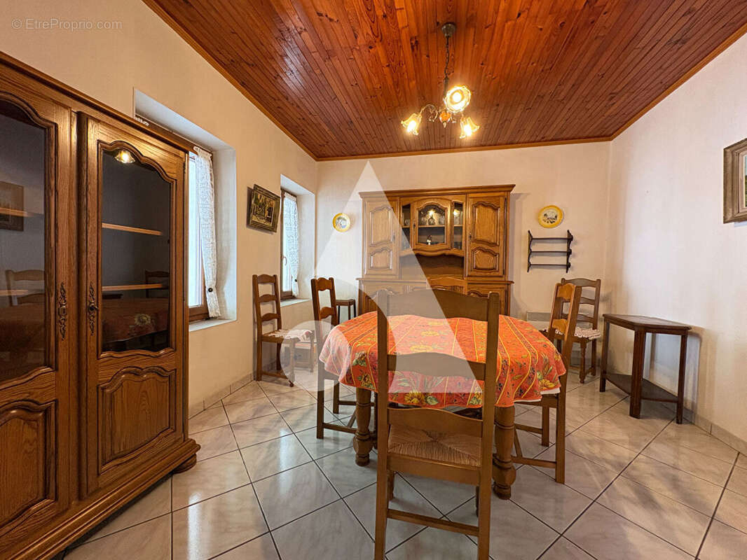 Appartement à LA ROQUETTE-SUR-VAR