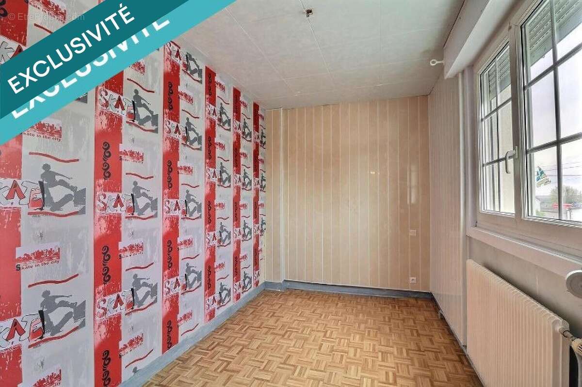 Photo 9 - Commerce à VIESLY