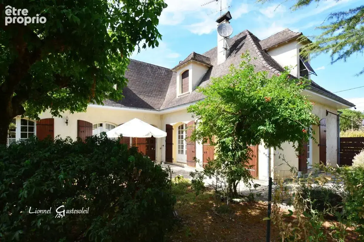 Périgourdine idéalement située 5 chambres sur un beau terrain Paysager à Pineuilh (33) - photo 2