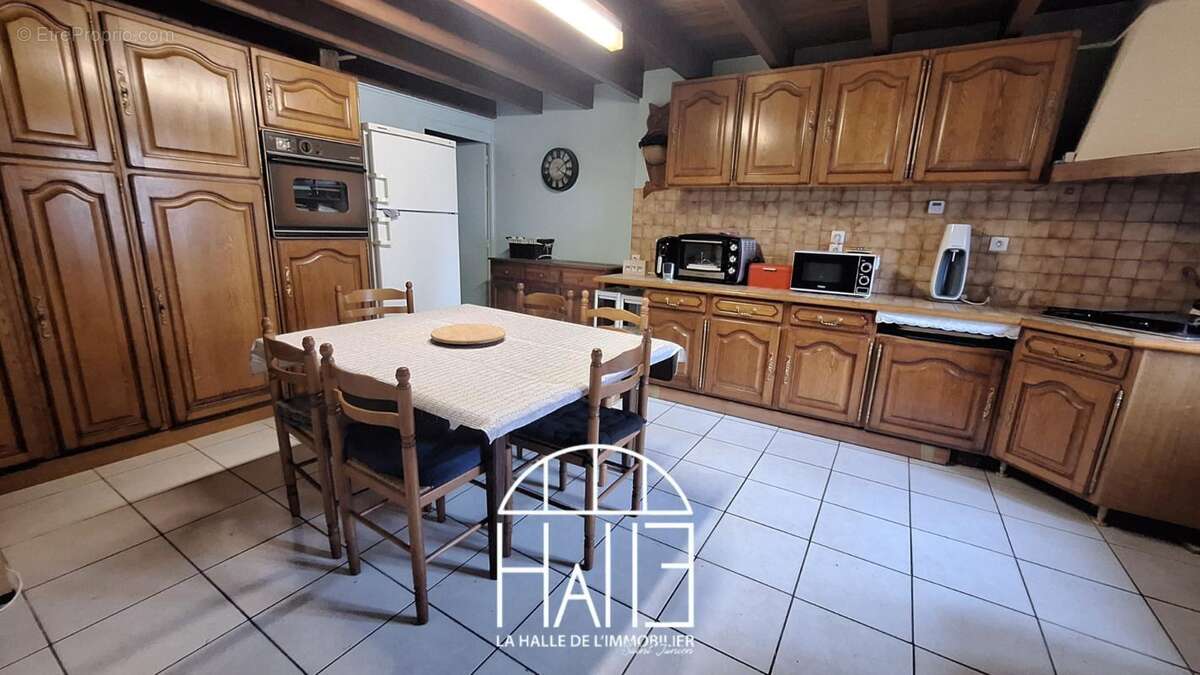 Maison 150 m² à Nouic  - photo 3
