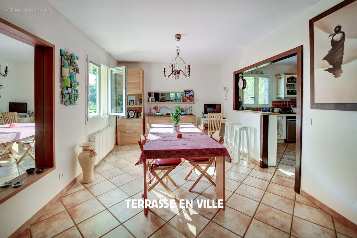 Peypin - villa t6 - 160 m2 - terrain 2000 m2 - piscine- garage - 599 000 € - photo 6