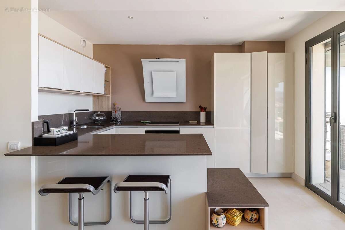 Nice vinaigrier – résidence de prestige "blanche de castille" – 3 pièces de 62 m² – vue mer panoramique & baie des anges – pisci - photo 9