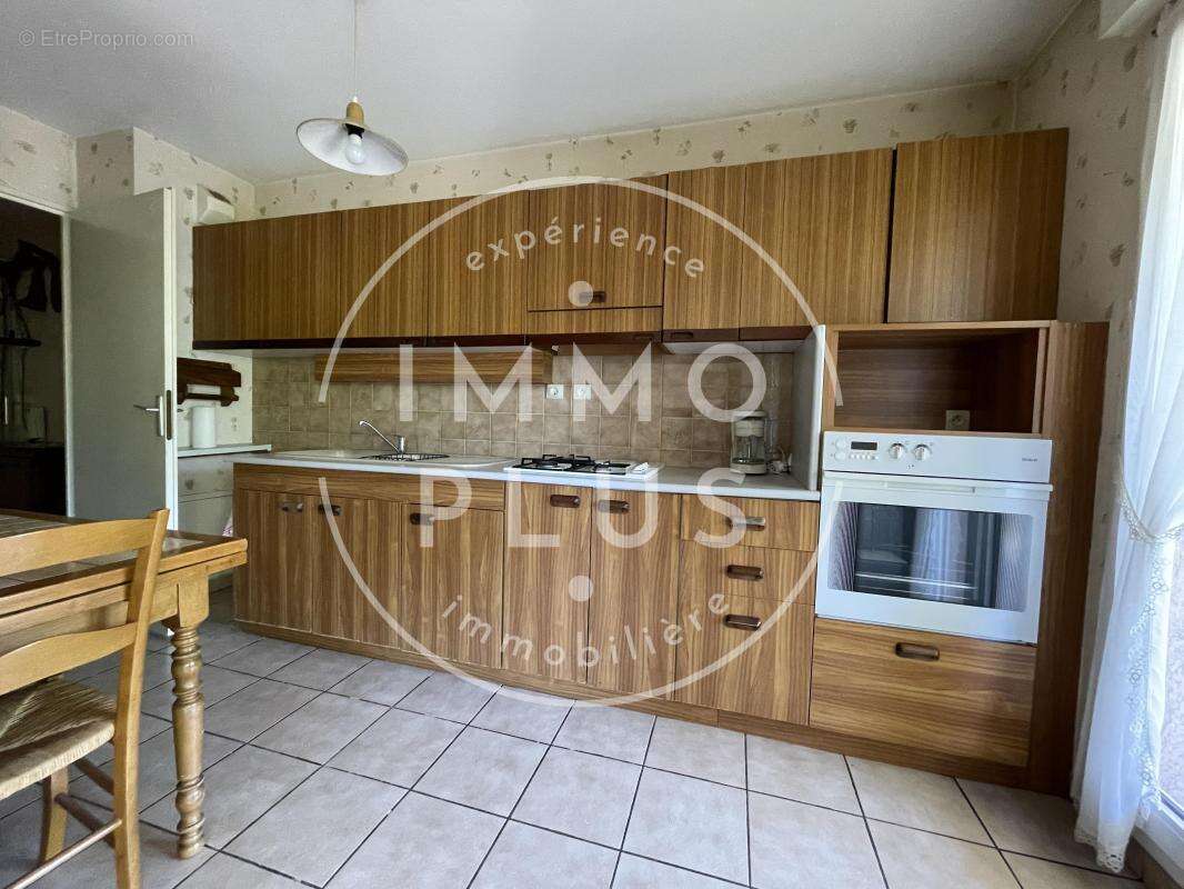 Vente - Appartement - 3 pièces + cuisine - 68,35 m² - 399 000 € - photo 3
